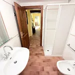 Elegant Retreat In Poreta, Italy 农家乐 *