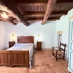 Elegant Retreat In Poreta, Italy 农家乐