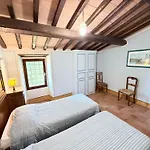 Elegant Retreat In Poreta, Italy 农家乐 *