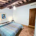 Elegant Retreat In Poreta, Italy 农家乐
