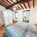 Elegant Retreat In Poreta, Italy 农家乐 *