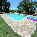 Elegant Retreat In Poreta, Italy