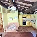 Elegant Retreat In Poreta, Italy 农家乐