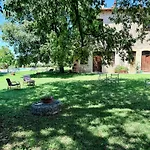 Elegant Retreat In Poreta, Italy 农家乐