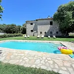 Elegant Retreat In Poreta, Italy 农家乐 *