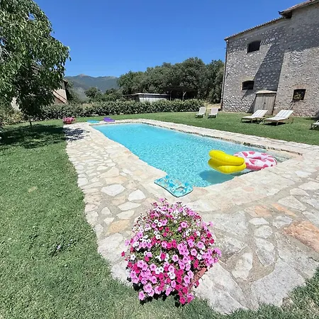 Bauernhof Elegant Retreat In Poreta, Italy *