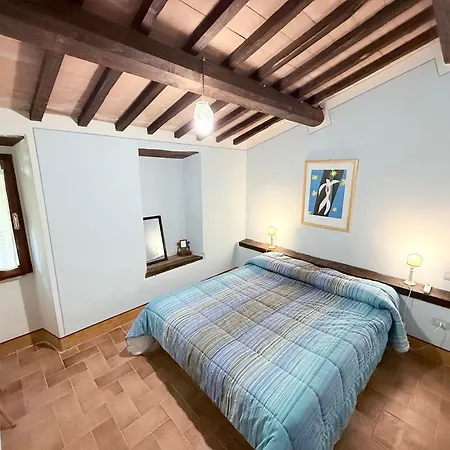 Elegant Retreat In Poreta, Italy