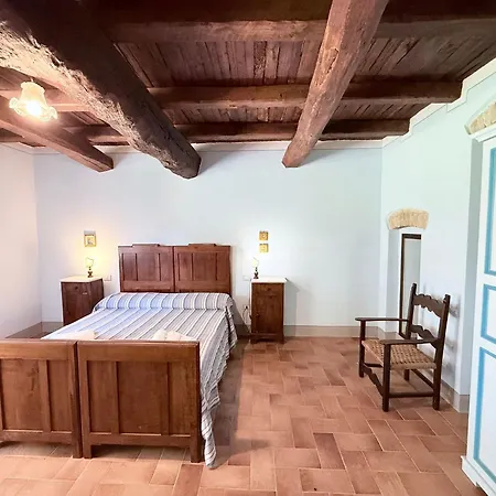 Elegant Retreat In Poreta, Italy مزرعة للإقامة