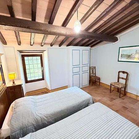 Elegant Retreat In Poreta, Italy Bauernhof *