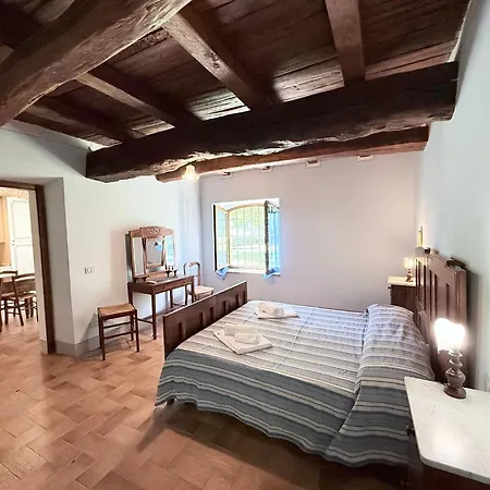 مزرعة للإقامة Elegant Retreat In Poreta, Italy Poreta