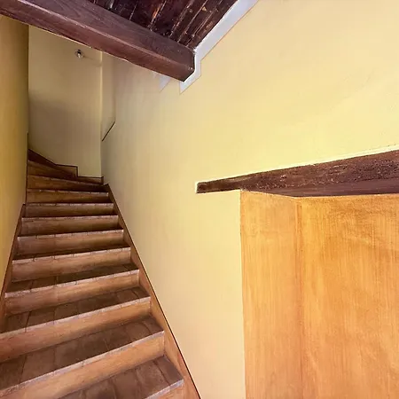 Elegant Retreat In Poreta, Italy *