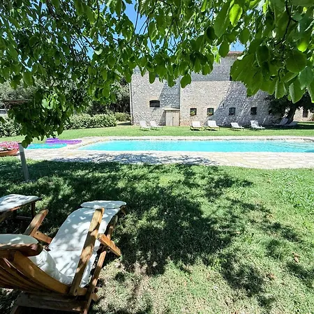 Elegant Retreat In Poreta, Italy