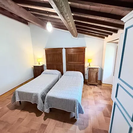 Elegant Retreat In Poreta, Italy مزرعة للإقامة