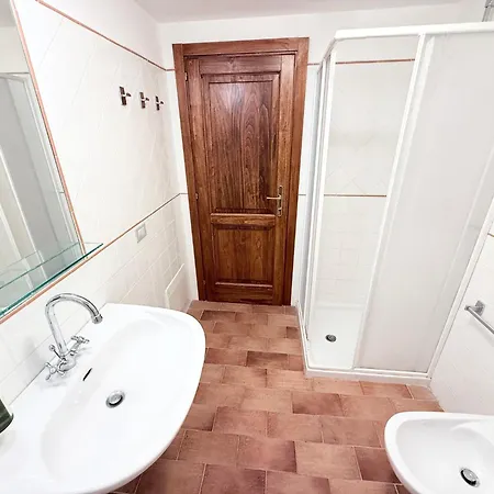 مزرعة للإقامة Elegant Retreat In Poreta, Italy
