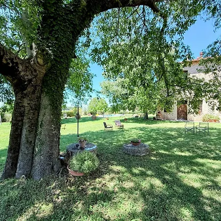 Elegant Retreat In Poreta, Italy