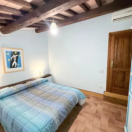 Elegant Retreat In Poreta, Italy Bauernhof