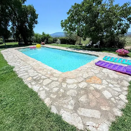 Elegant Retreat In Poreta, Italy