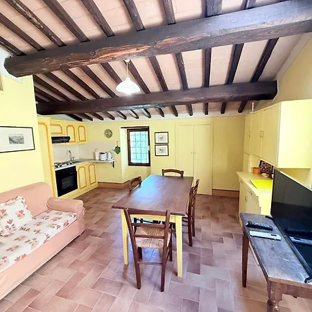 Elegant Retreat In Poreta, Italy مزرعة للإقامة