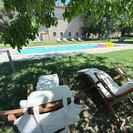 مزرعة للإقامة Elegant Retreat In Poreta, Italy Poreta