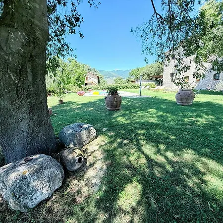 Elegant Retreat In Poreta, Italy