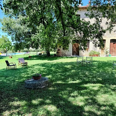 Elegant Retreat In Poreta, Italy مزرعة للإقامة