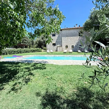مزرعة للإقامة Elegant Retreat In Poreta, Italy *