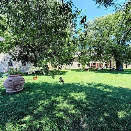 Elegant Retreat In Poreta, Italy Bauernhof