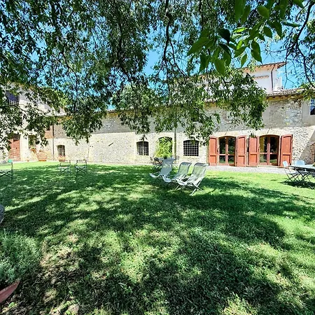 مزرعة للإقامة Elegant Retreat In Poreta, Italy Poreta