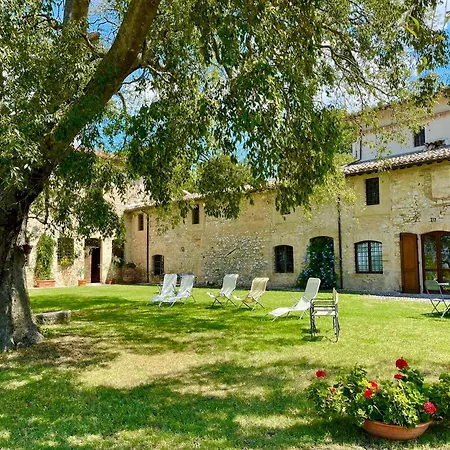 Elegant Retreat In Poreta, Italy