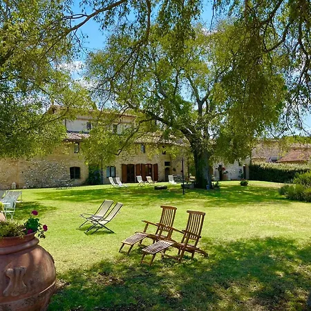 Elegant Retreat In Poreta, Italy Bauernhof Poreta